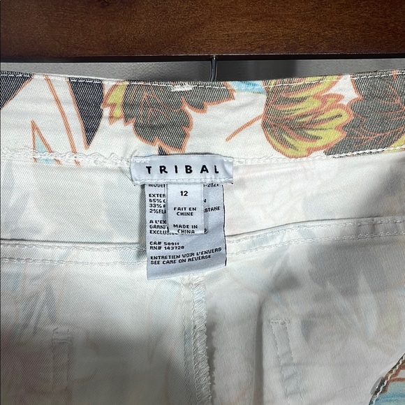 Tribal White shorts with Floral Print - Picture 3 of 3